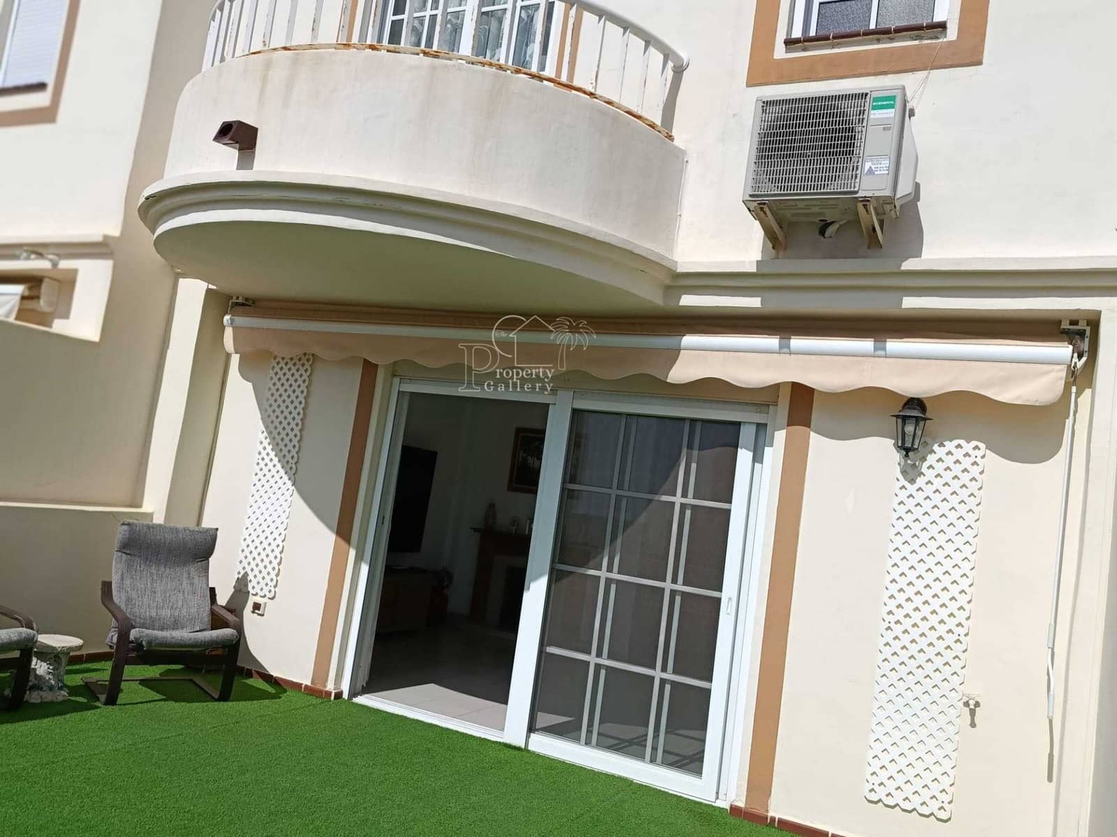 3 sypialnia Dom na sprzedaż w Chayofa z basenem garażem - 525 000 € (Ref: 9854813)