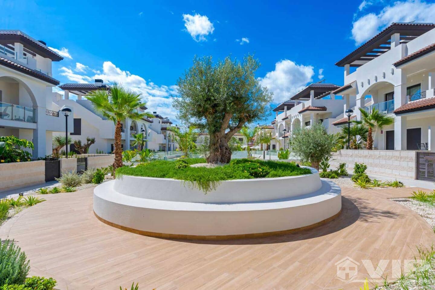 2 sypialnia Apartament na sprzedaż w Dona Pepa z basenem garażem - 330 000 € (Ref: 9943801)