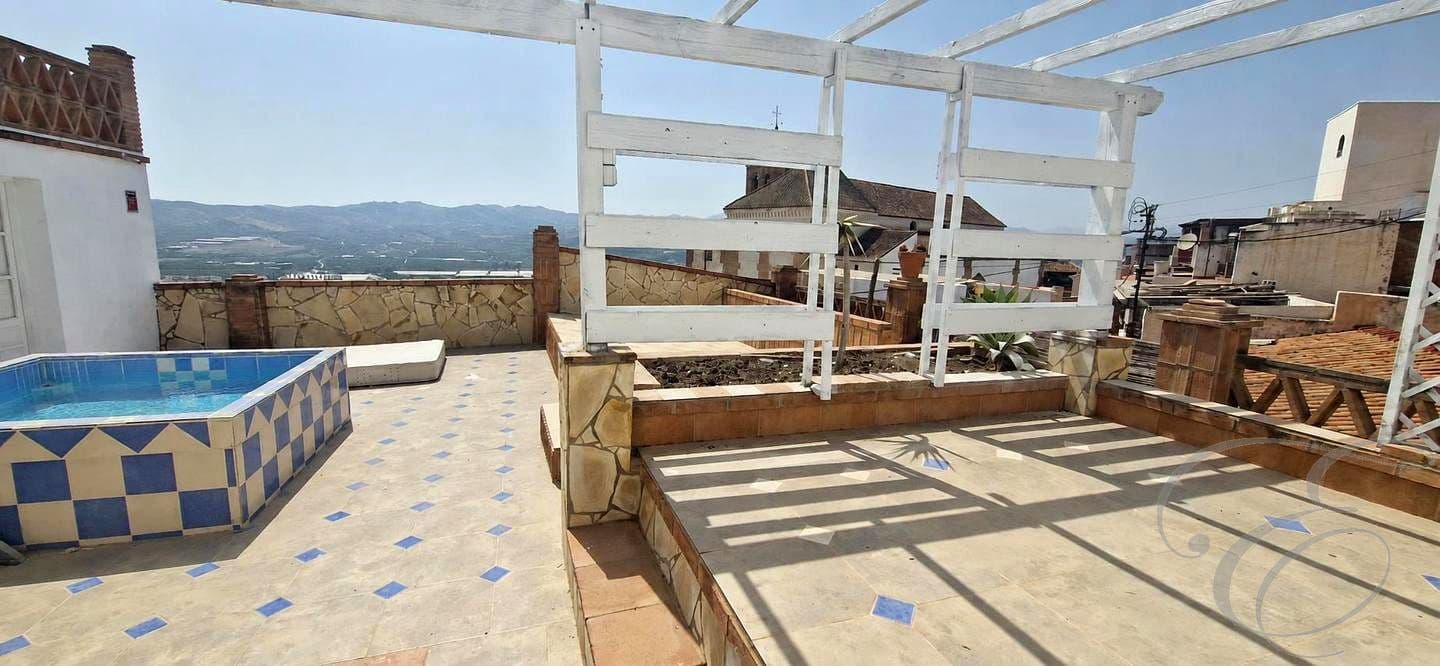 6 sovrum Villa till salu i Velez-Malaga med pool - 279 000 € (Ref: 10004676)