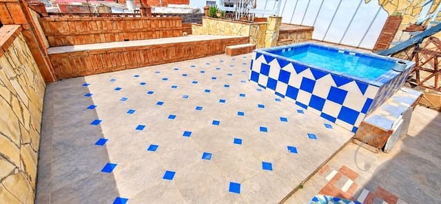 6 slaapkamer Villa te koop in Vélez-Málaga met zwembad - € 279.000 (Ref: 10004676)