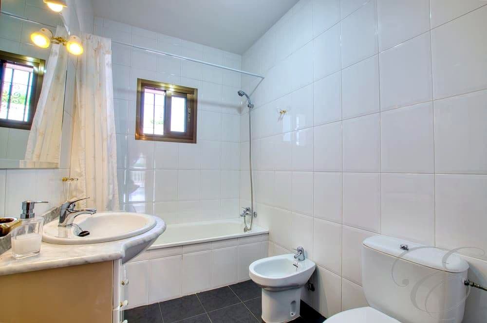 4 slaapkamer Finca/Landhuis te koop in Periana met zwembad - € 440.000 (Ref: 10009512)
