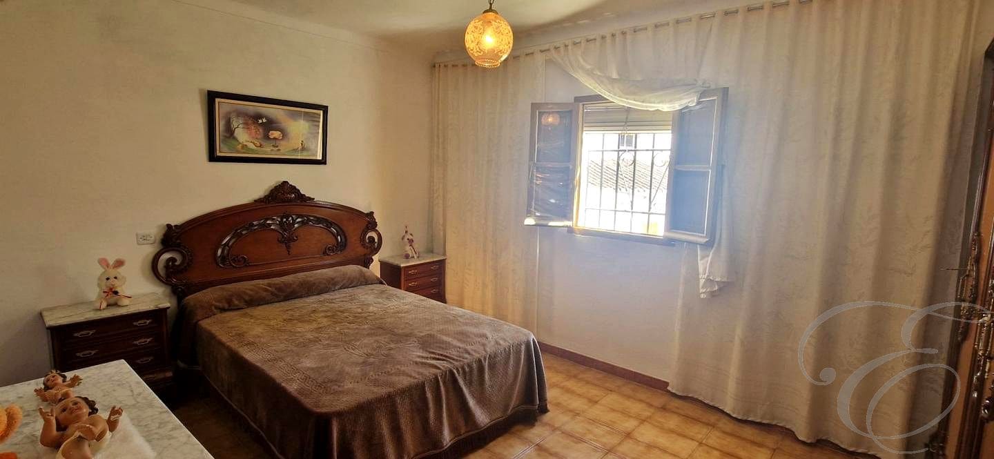5 Zimmer Villa zu verkaufen in Iznajar mit Garage - 435.000 € (Ref: 10009797)