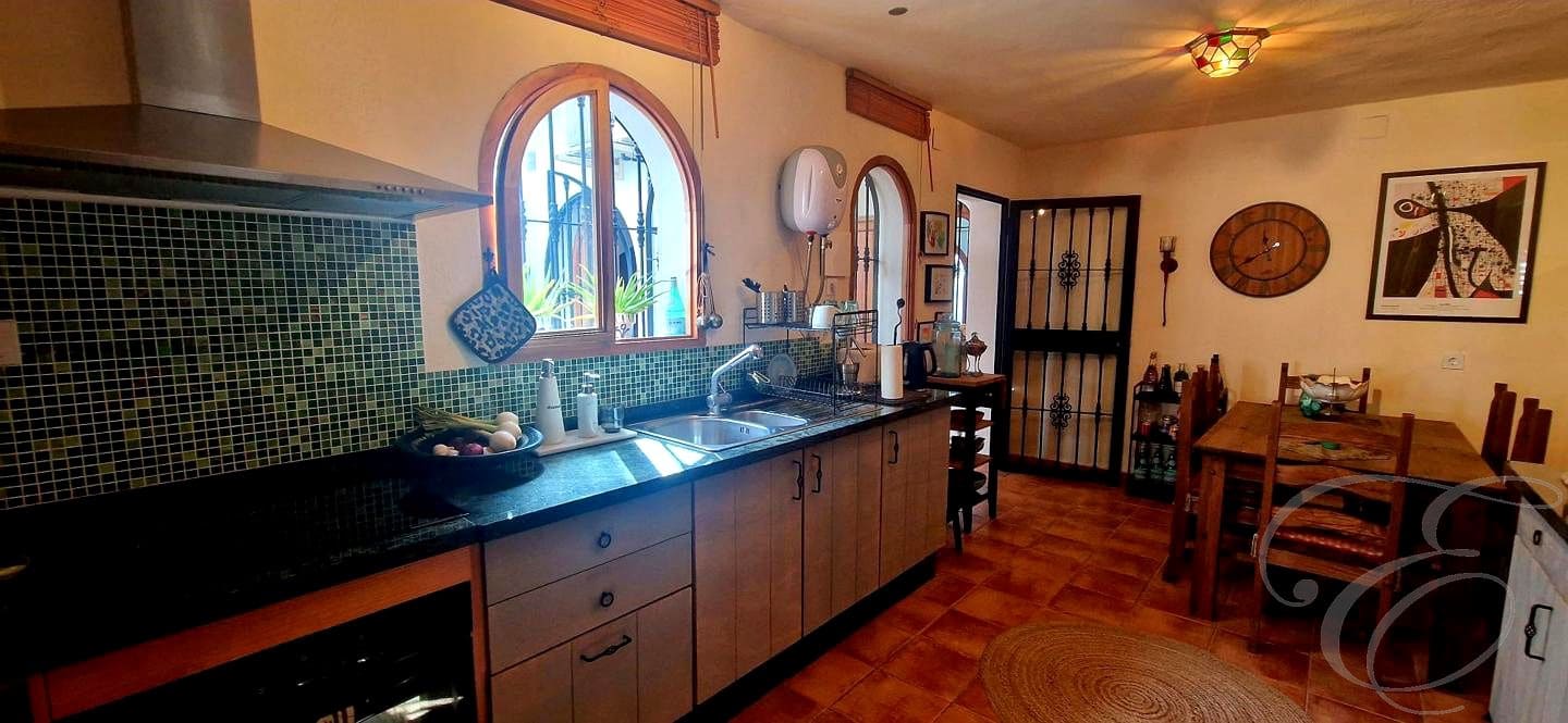 2 bedroom Villa for sale in Velez-Malaga - € 199,500 (Ref: 10024663)