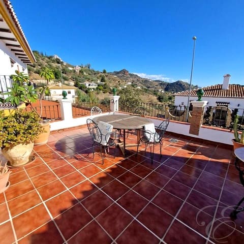 6 sovrum Villa till salu i Comares med pool garage - 324 500 € (Ref: 10030936)