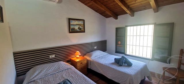 2 slaapkamer Finca/Landhuis te koop in Villanueva de la Concepcion met zwembad - € 235.000 (Ref: 10043555)
