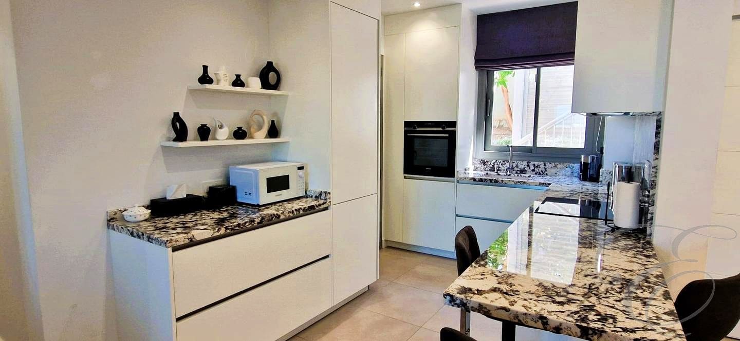 Piso de 3 habitaciones en Caleta de Vélez en venta con piscina garaje - 360.000 € (Ref: 10095363)