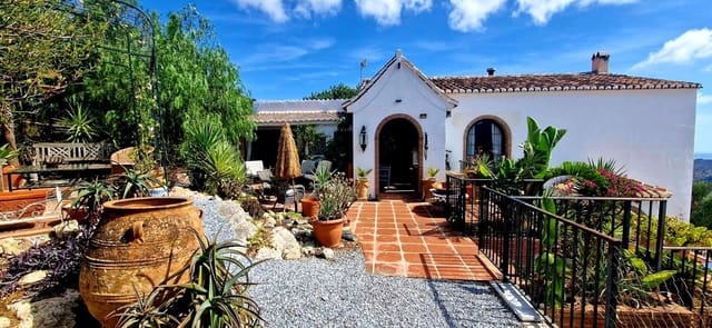 4 Zimmer Finca/Landgut zu verkaufen in Comares mit Pool Garage - 950.000 € (Ref: 10121004)