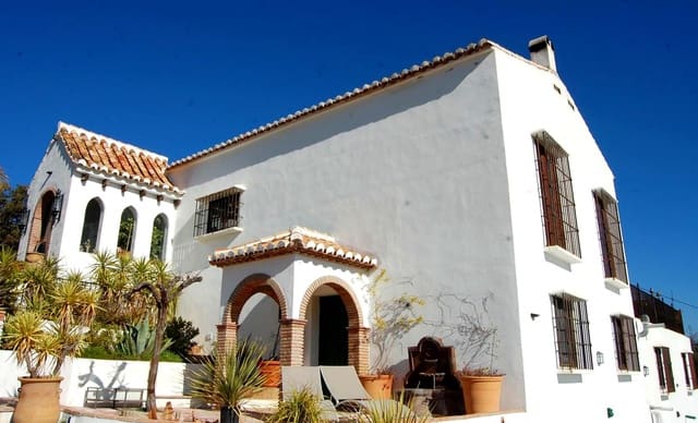 4 Zimmer Finca/Landgut zu verkaufen in Comares mit Pool Garage - 950.000 € (Ref: 10121004)