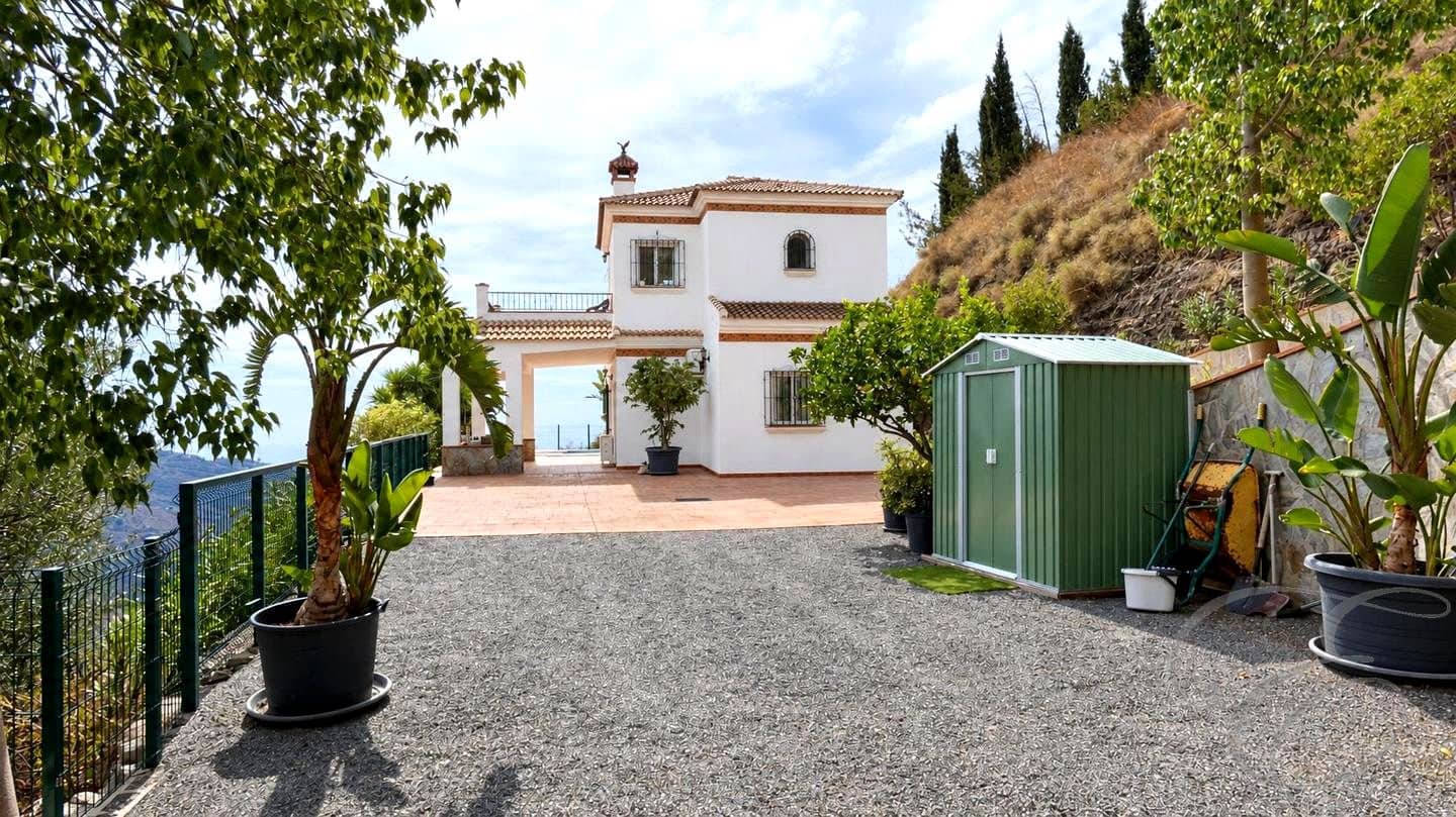 3 makuuhuone Maalaistalo myytävänä paikassa Arenas mukana uima-altaan - 428 000 € (Ref: 10160438)