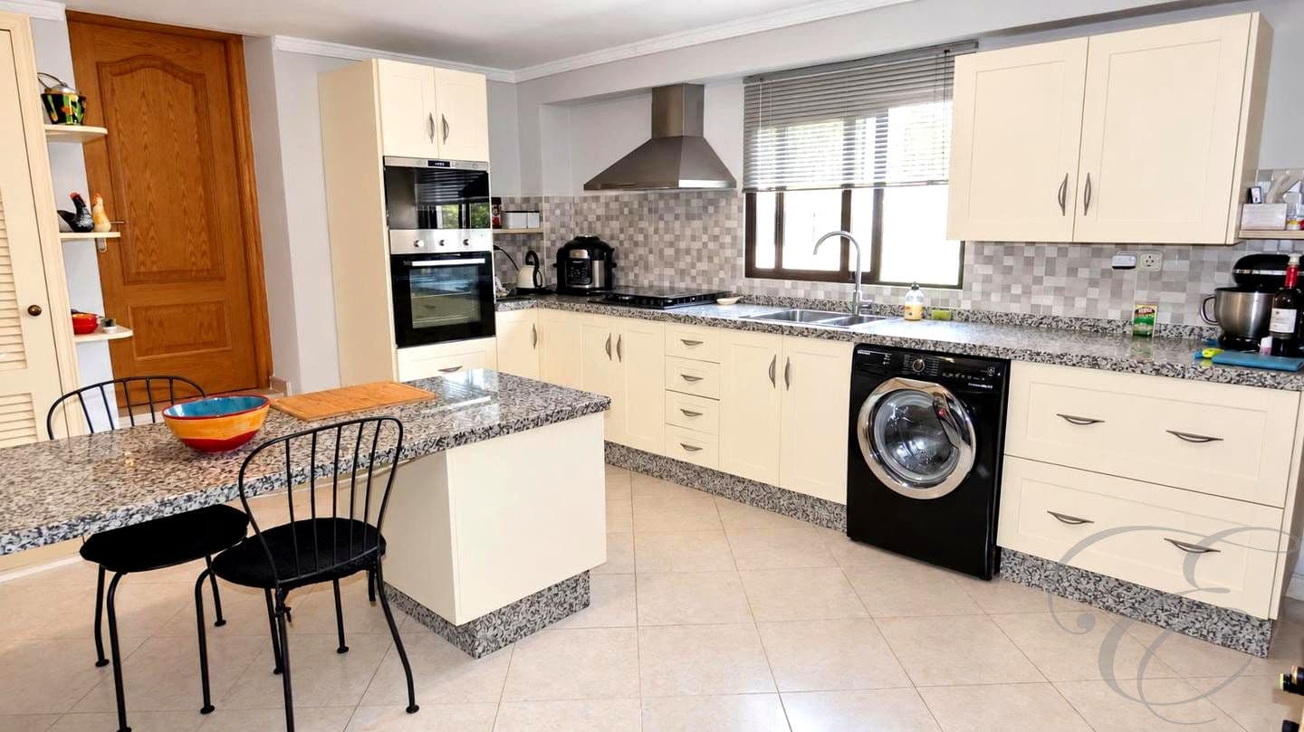 6 makuuhuone Huvila myytävänä paikassa Iznajar mukana uima-altaan - 499 000 € (Ref: 10169074)