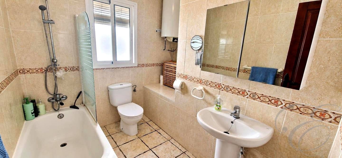 4 bedroom Villa for sale in Cutar - € 169,000 (Ref: 10182044)