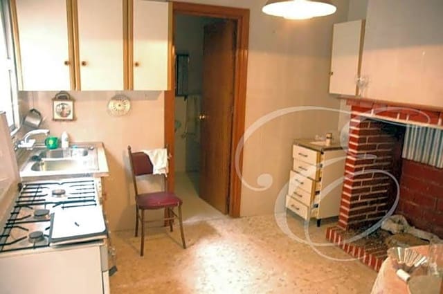 6 soveværelse Villa til salg i Arenas del Rey - € 75.000 (Ref: 4054131)