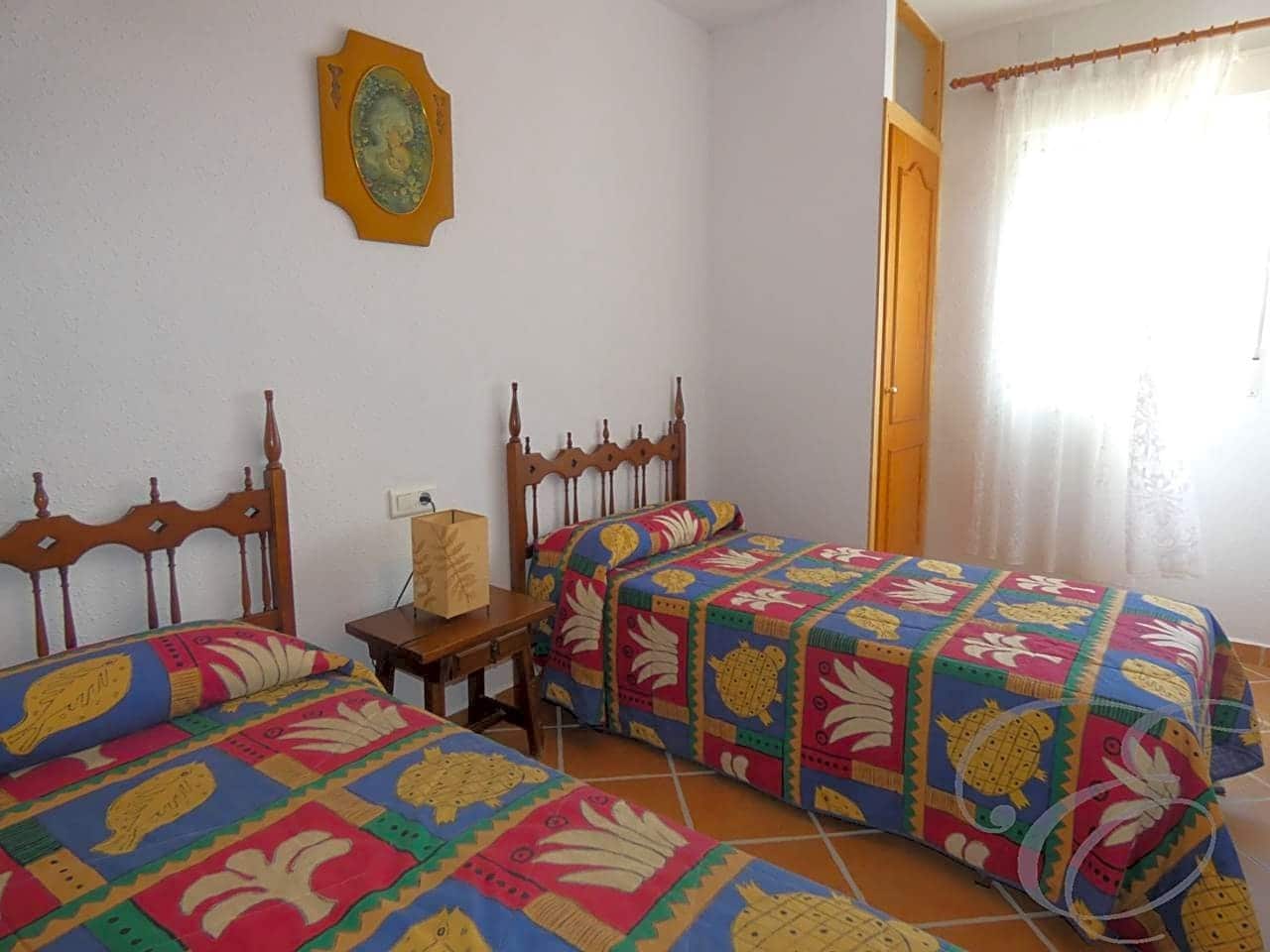 7 sovrum Villa till salu i Sayalonga - 187 000 € (Ref: 4667427)