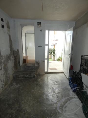 4 slaapkamer Villa te koop in Cómpeta - € 250.000 (Ref: 4667428)