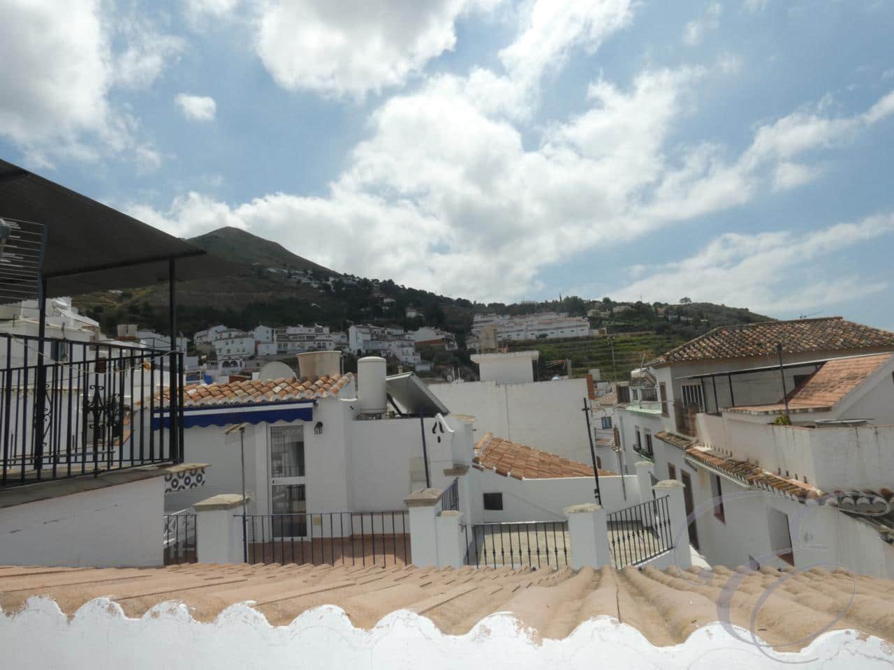 4 bedroom Villa for sale in Competa - € 250,000 (Ref: 4667428)