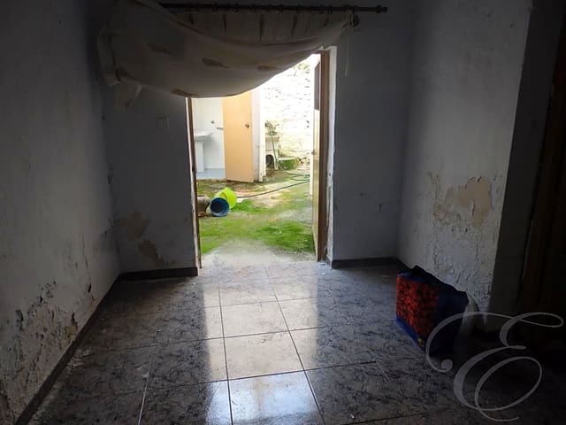 4 soveværelse Villa til salg i Albuñuelas - € 60.000 (Ref: 4667583)