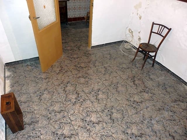 4 soveværelse Villa til salg i Albuñuelas - € 60.000 (Ref: 4667583)