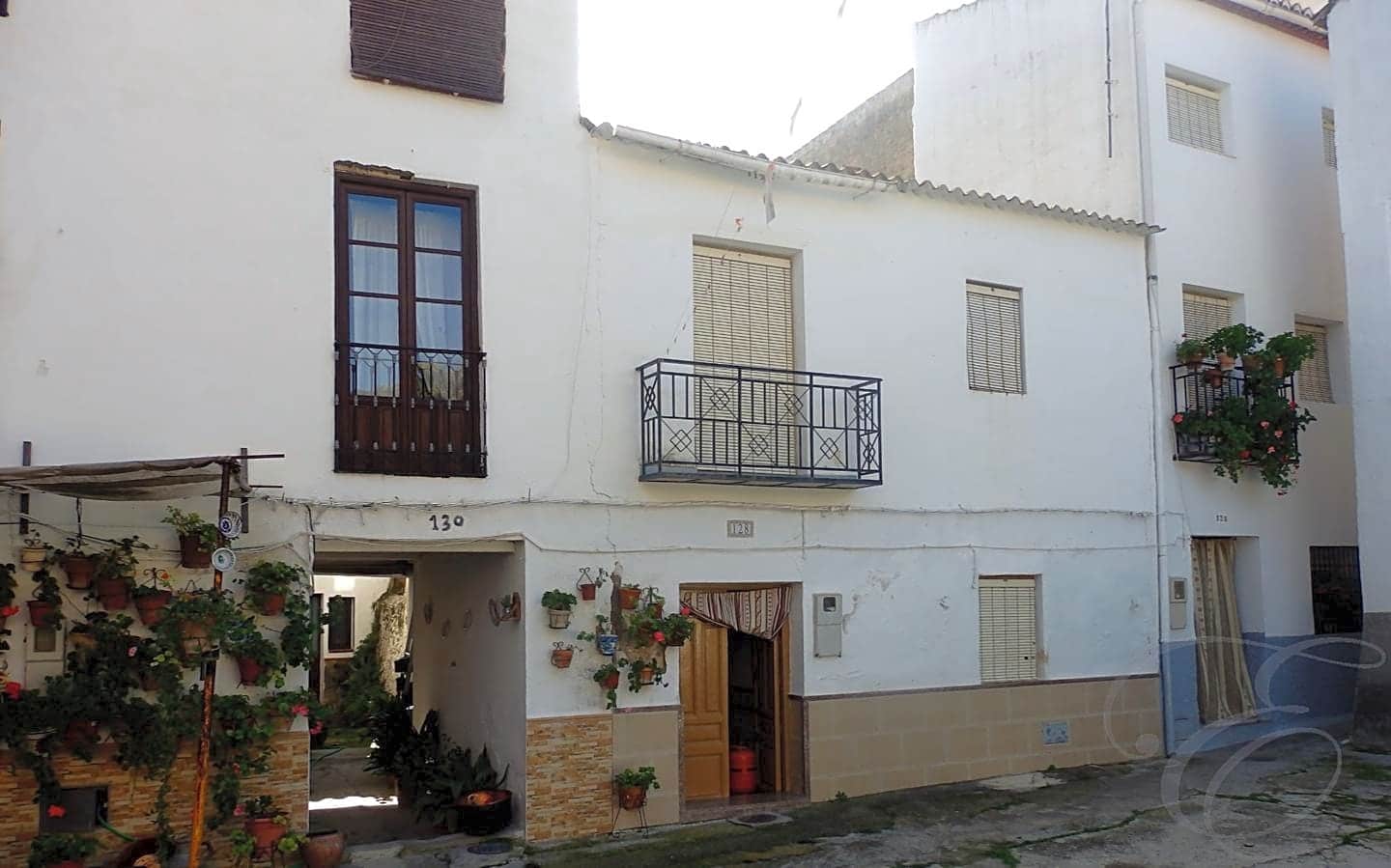 4 soveværelse Villa til salg i Albunuelas - € 60.000 (Ref: 4667583)