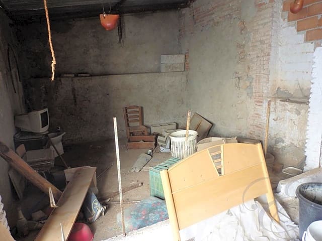 4 soveværelse Villa til salg i Albuñuelas - € 60.000 (Ref: 4667583)