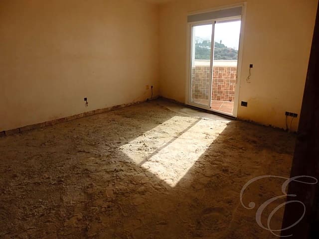 3 soverom Villa til salgs i Canillas de Aceituno med garasje - € 169 000 (Ref: 4667637)