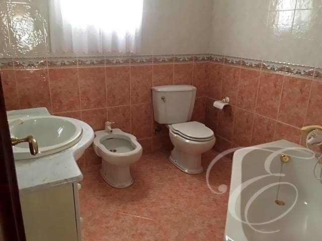 4 bedroom Villa for sale in Periana - € 139,000 (Ref: 4667657)