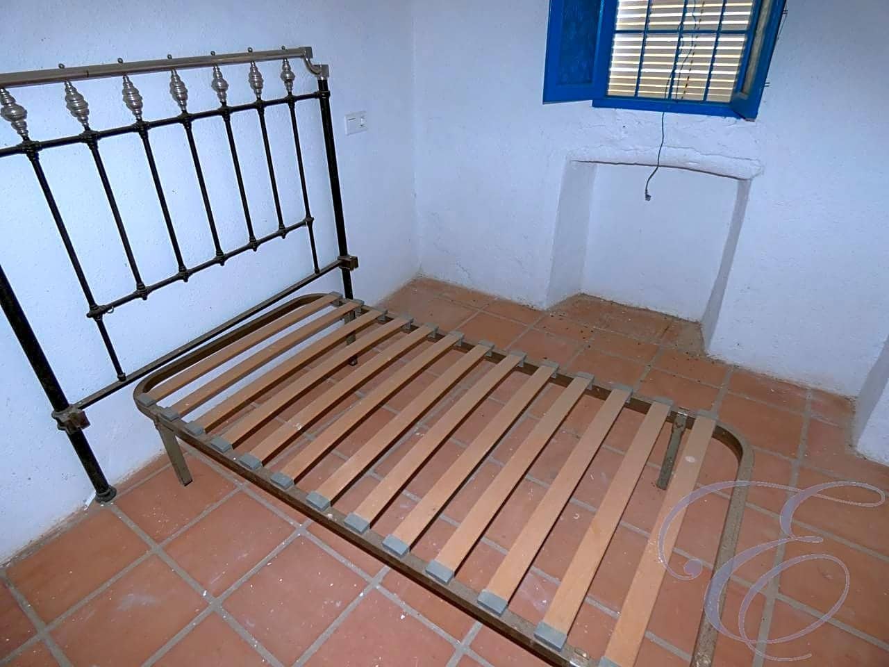 2 soveværelse Finca/Landehus til salg i Cutar med garage - € 75.000 (Ref: 4699772)