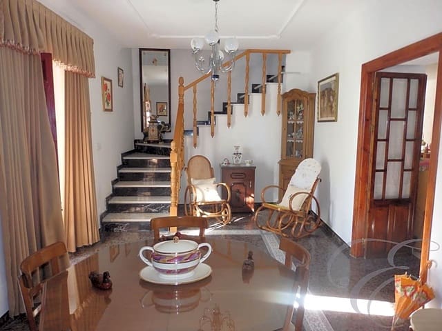 9 soverom Villa til salgs i Periana med garasje - € 450 000 (Ref: 4699783)