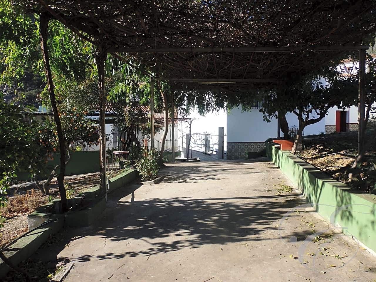 9 bedroom Villa for sale in Periana with garage - € 450,000 (Ref: 4699783)