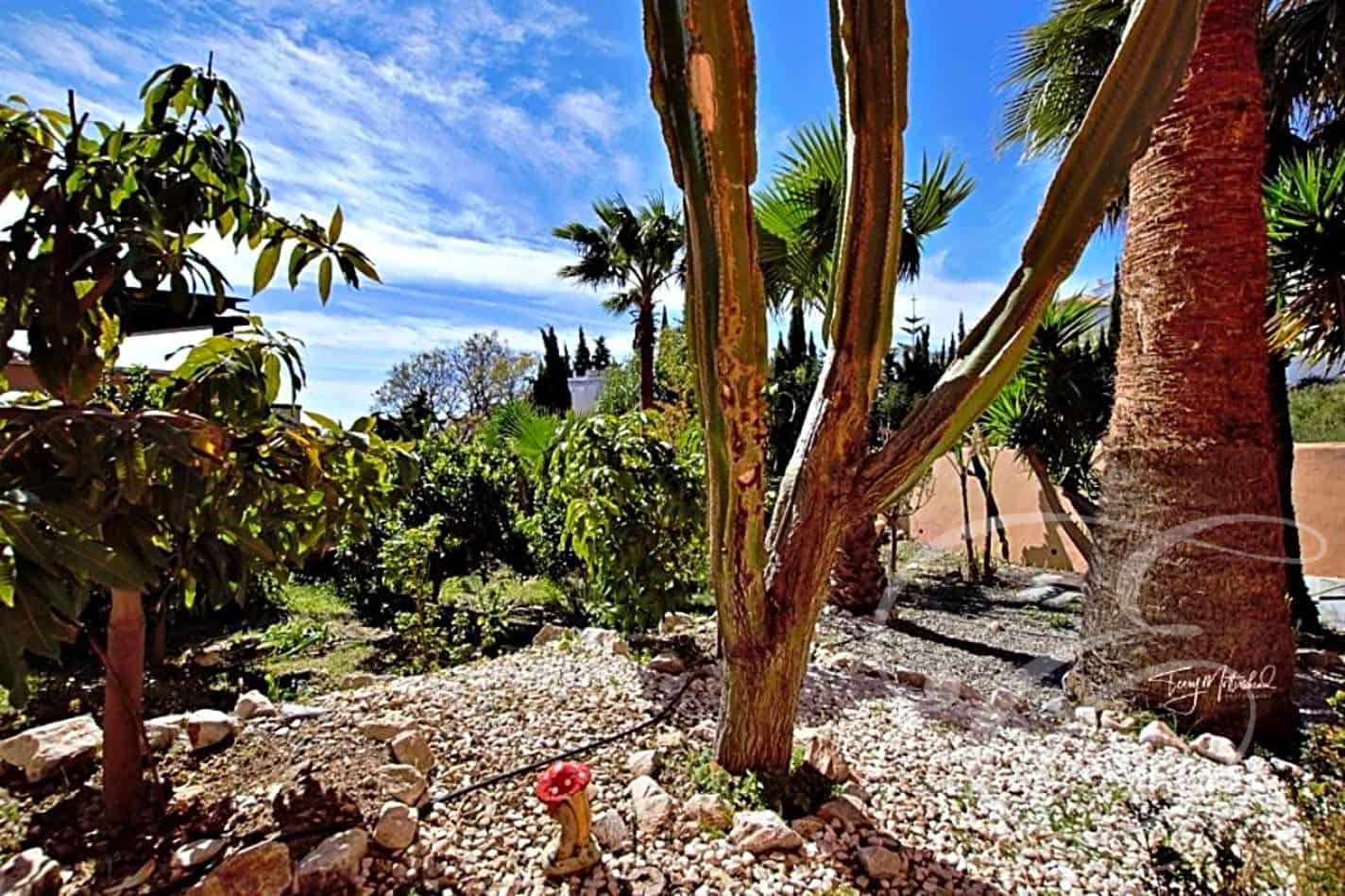 5 soveværelse Villa til salg i Salobrena med swimmingpool - € 695.000 (Ref: 5414232)