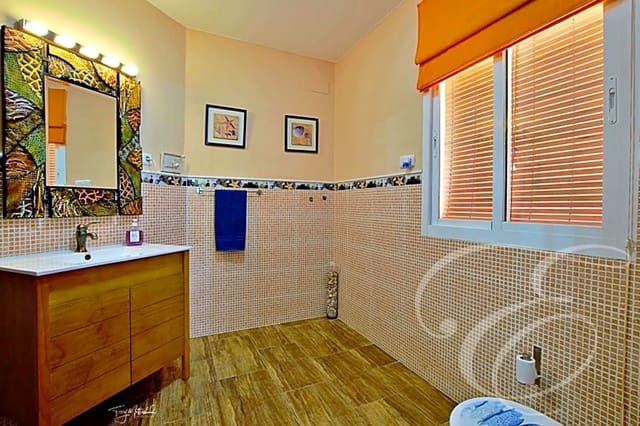 5 slaapkamer Villa te koop in Salobreña met zwembad - € 695.000 (Ref: 5414232)