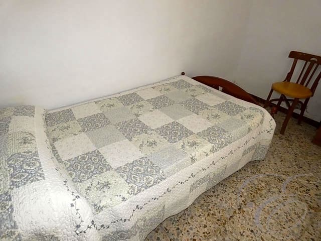 5 soveværelse Villa til salg i Sayalonga - € 110.000 (Ref: 5414246)