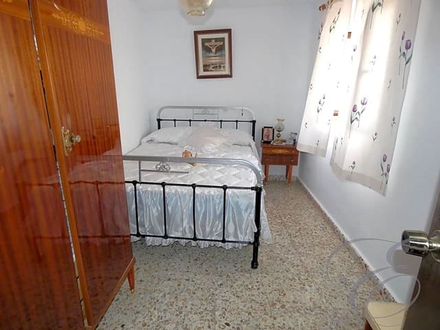 5 soveværelse Villa til salg i Sayalonga - € 110.000 (Ref: 5414246)