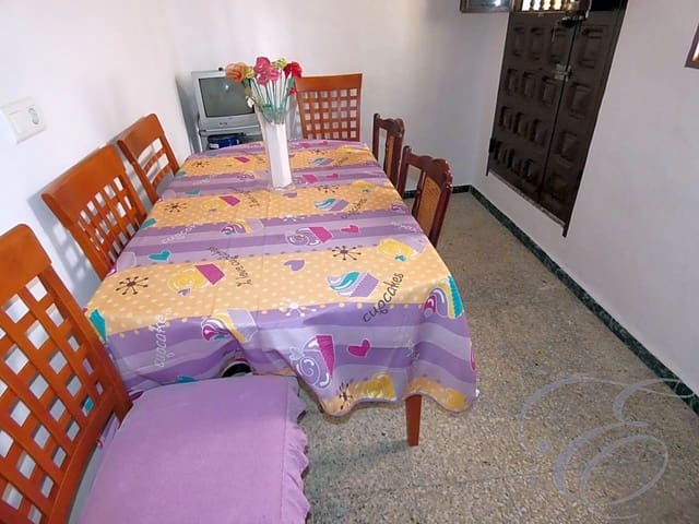 5 soveværelse Villa til salg i Sayalonga - € 110.000 (Ref: 5414246)