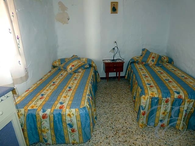 5 soveværelse Villa til salg i Sayalonga - € 110.000 (Ref: 5414246)