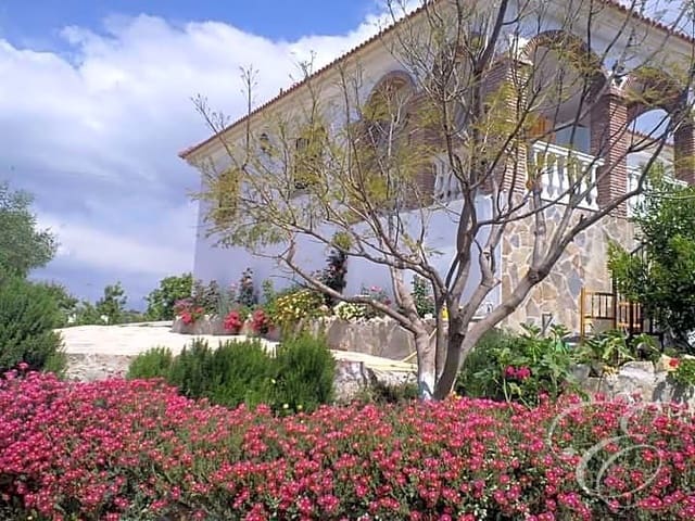 4 slaapkamer Finca/Landhuis te koop in Canillas de Aceituno met garage - € 249.000 (Ref: 6089797)