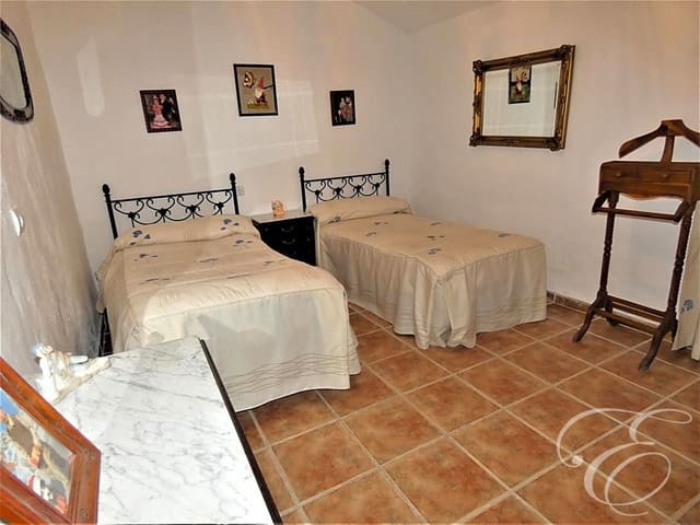 4 slaapkamer Finca/Landhuis te koop in Canillas de Aceituno met garage - € 249.000 (Ref: 6089797)