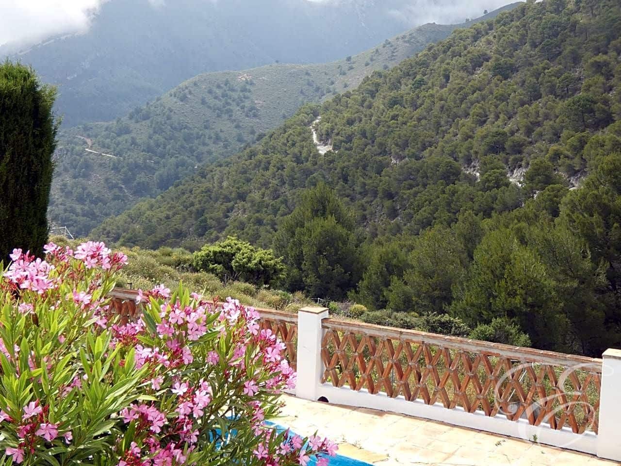 2 bedroom Villa for sale in Frigiliana with pool - € 499,000 (Ref: 6126927)