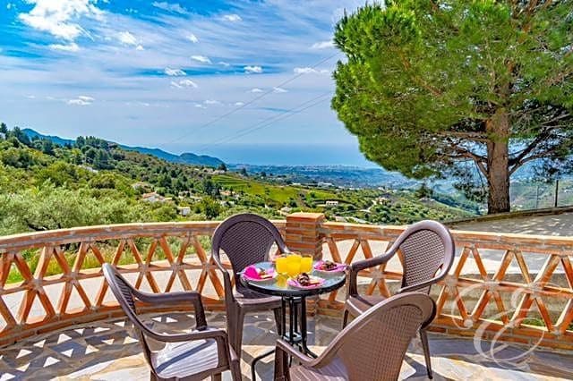 2 bedroom Villa for sale in Frigiliana with pool - € 499,000 (Ref: 6126927)