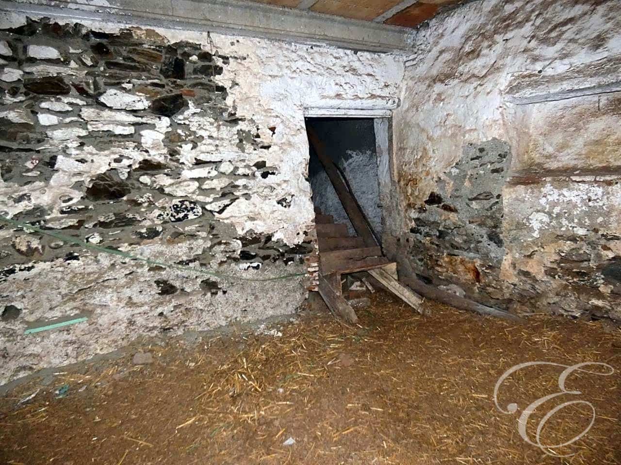 3 soveværelse Villa til salg i Arenas de Velez - € 34.000 (Ref: 6152028)