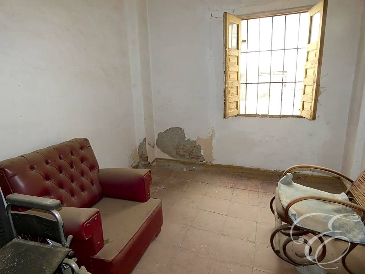 4 slaapkamer Villa te koop in Velez-Malaga - € 165.000 (Ref: 6152042)