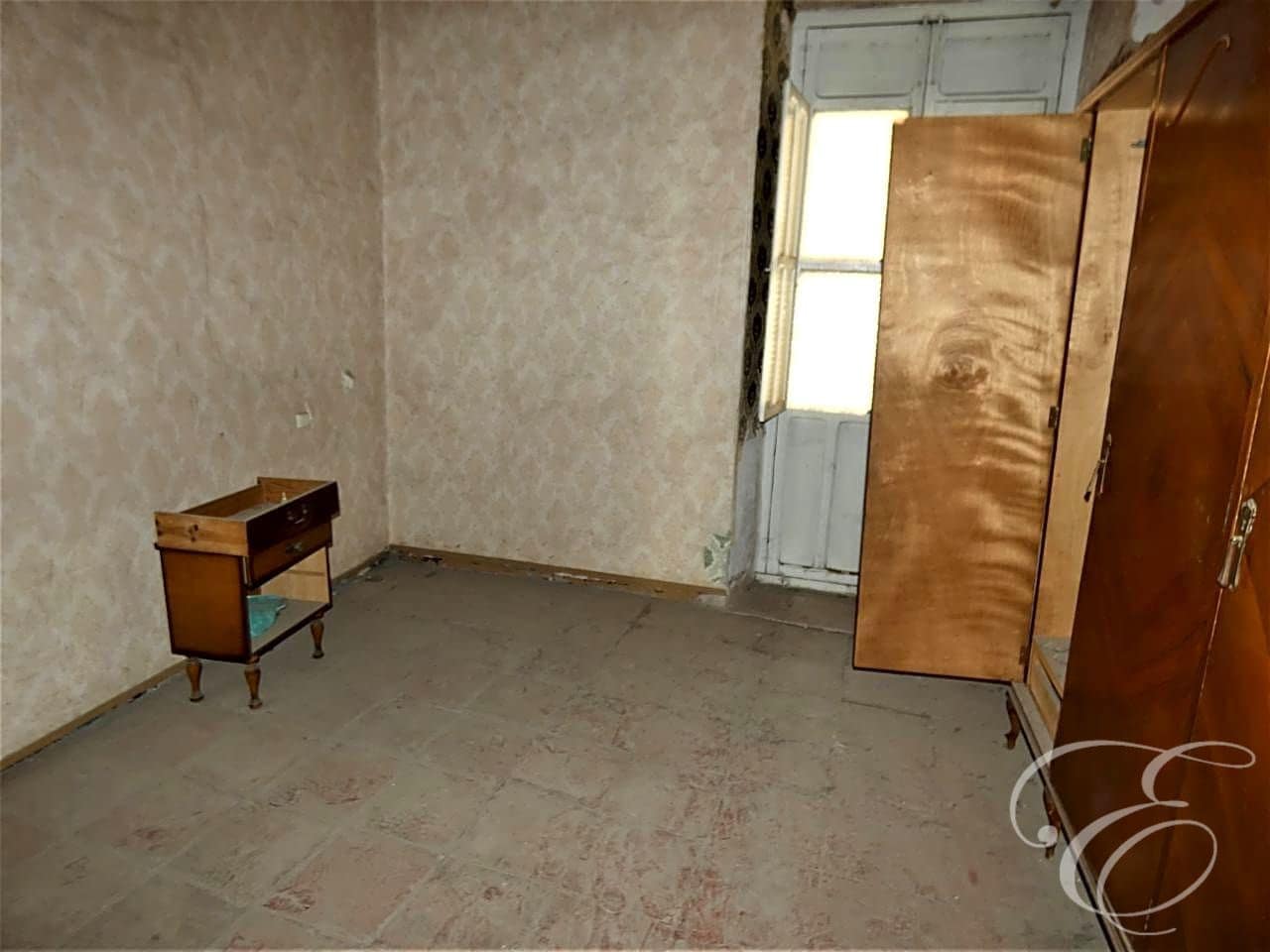 4 slaapkamer Villa te koop in Velez-Malaga - € 165.000 (Ref: 6152042)