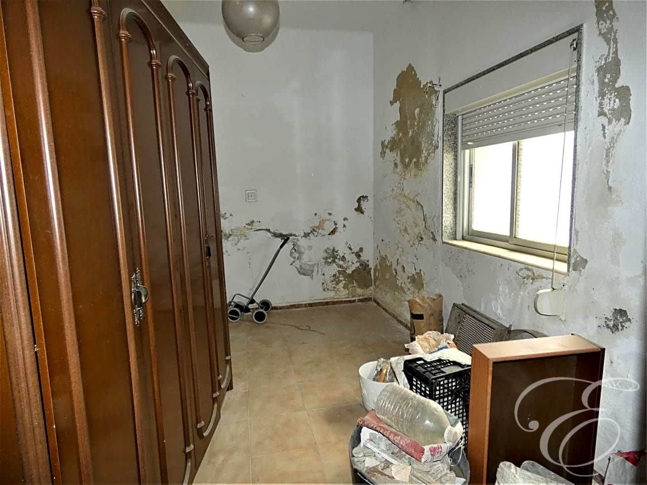 4 slaapkamer Villa te koop in Velez-Malaga - € 165.000 (Ref: 6152042)