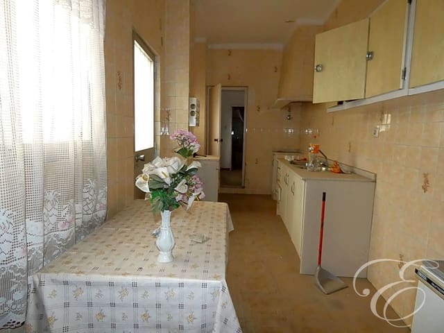 4 slaapkamer Villa te koop in Vélez-Málaga - € 165.000 (Ref: 6152042)