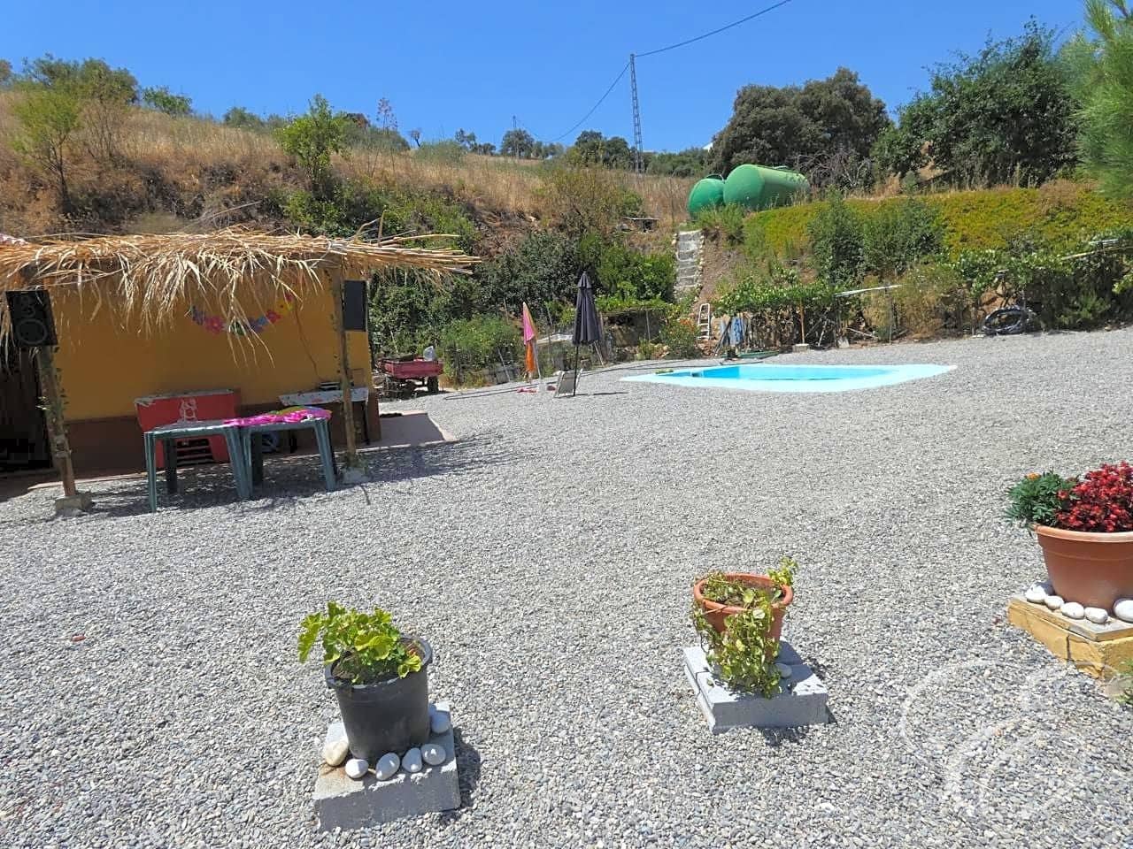 5 bedroom Villa for sale in Casabermeja with pool - € 500,000 (Ref: 6152048)