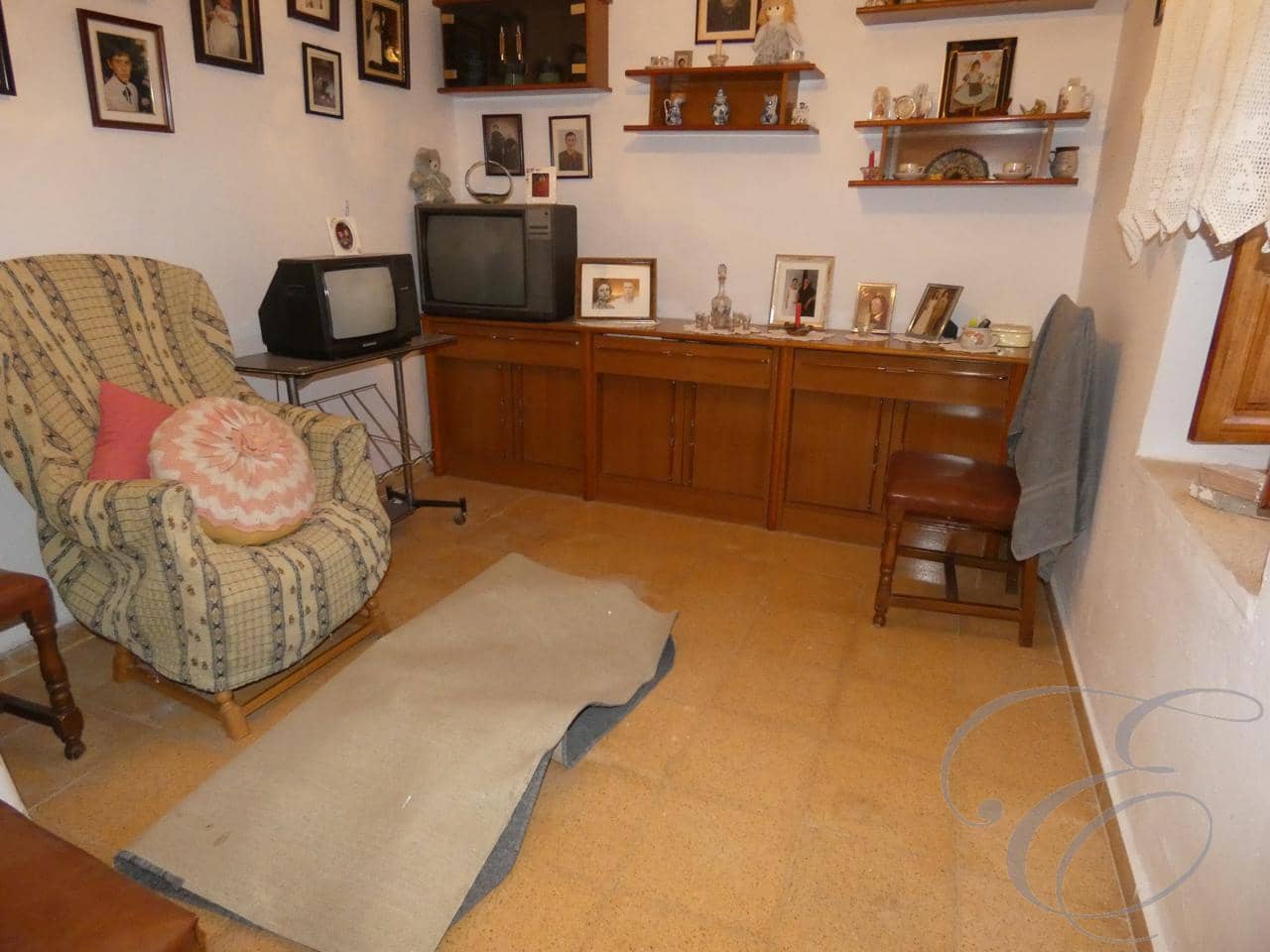 4 bedroom Villa for sale in Canillas de Aceituno - € 105,000 (Ref: 6152056)