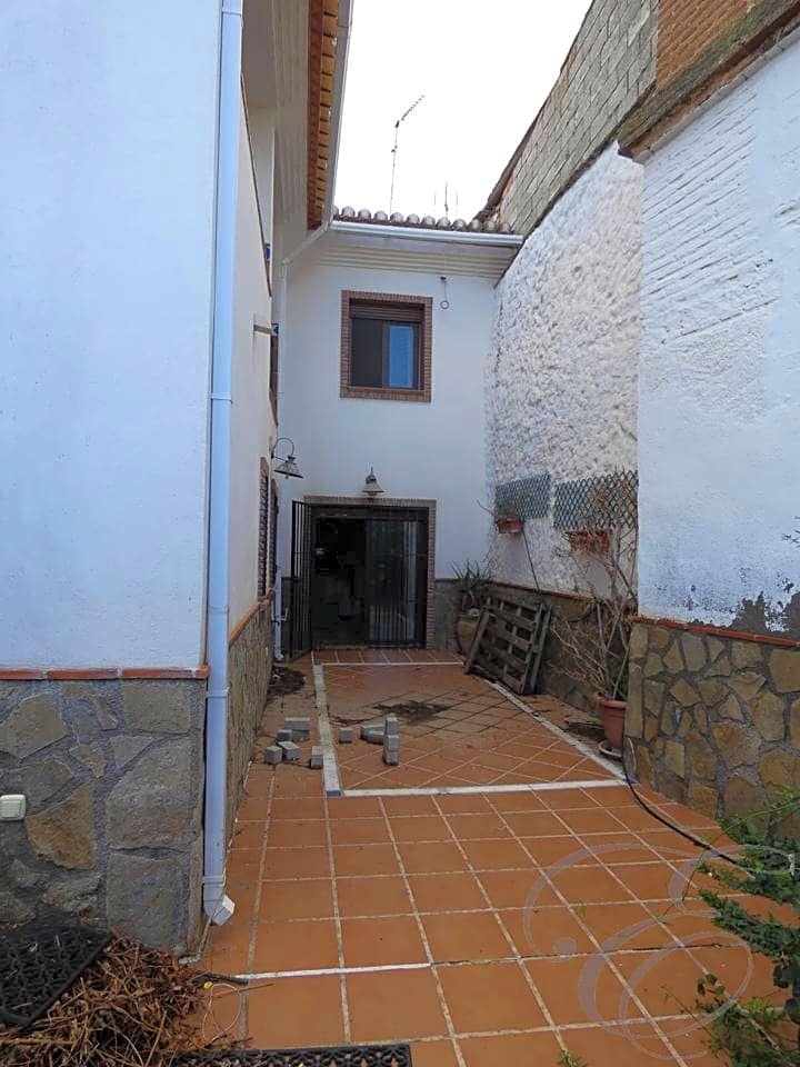 4 soveværelse Villa til salg i Lecrin med garage - € 176.000 (Ref: 6152091)