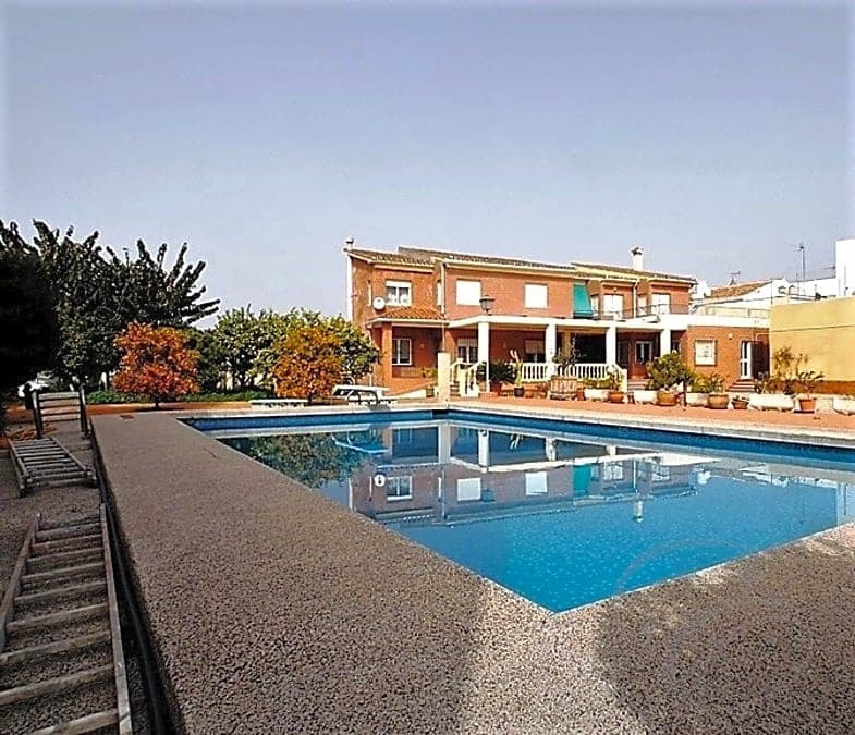 6 slaapkamer Villa te koop in Velez-Malaga met zwembad - € 600.000 (Ref: 6152124)