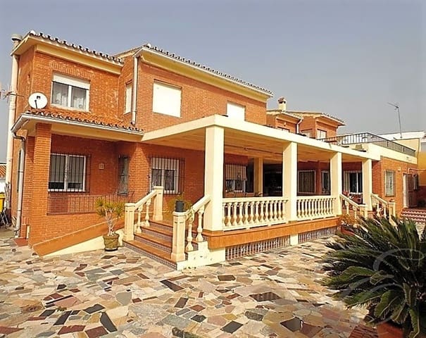 6 slaapkamer Villa te koop in Vélez-Málaga met zwembad - € 600.000 (Ref: 6152124)