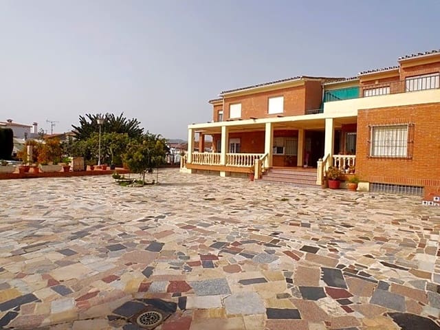 6 slaapkamer Villa te koop in Vélez-Málaga met zwembad - € 600.000 (Ref: 6152124)