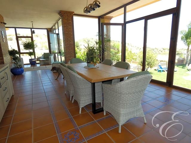 4 slaapkamer Villa te koop in Villanueva del Trabuco met zwembad garage - € 825.000 (Ref: 6339548)